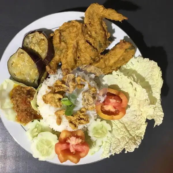 Ayam Goreng Lalapan + Nasi | Depot Tapis Berseri Masakan Khas Lampung, Kelayan A