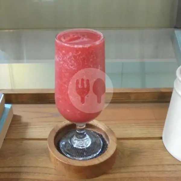 Strawberry Juice | Herb And Spice Café & Resto, Pasirkaliki