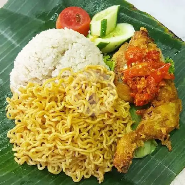 Nasi Ayam + Indomie+ Le Mineral | Penyetan Mbak Sus Warung Lesehan, Wonocolo