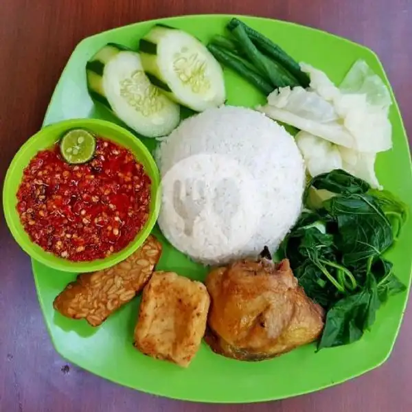 Nasi Tempong Ayam Goreng (Hemat) | Lalapan Ayam Taliwang Hj.Riyati
