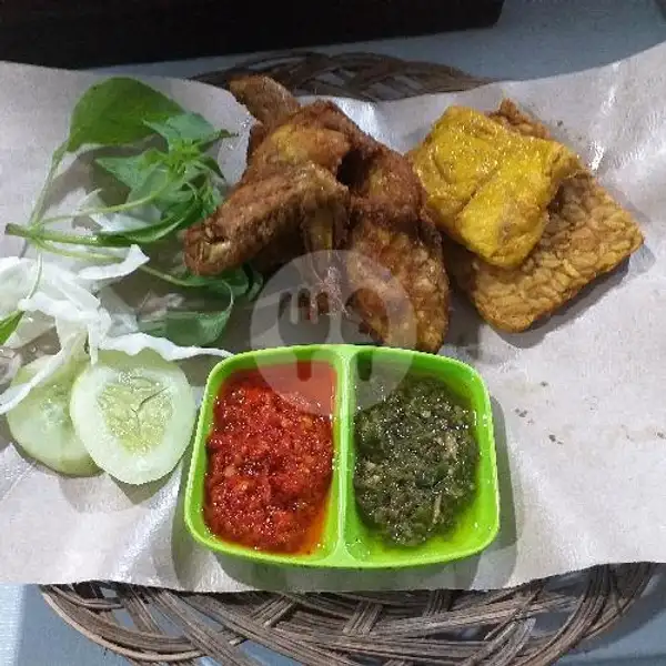 Ayam Penyet + Nasi + Tahu Tempe + Lalapan | Sambal Petir, Kubang Raya