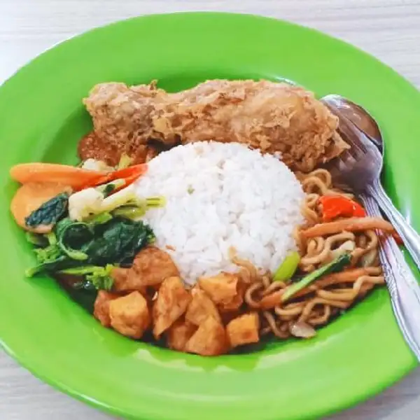 Nasi Campur +Ayam Goreng | Warung Makan Tegal Sederhana