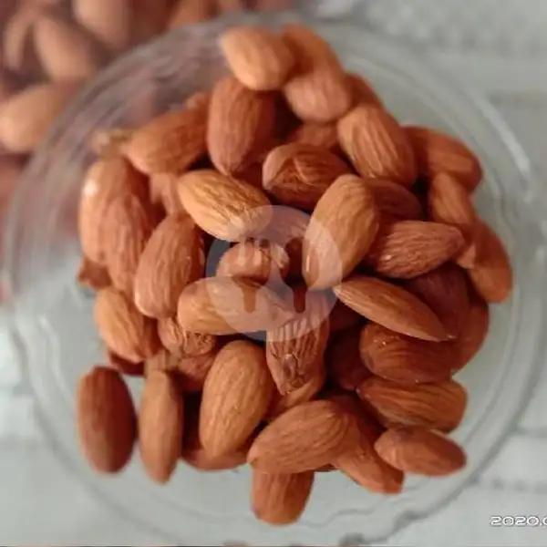 Kacang Almond Kupas Panggang 1/2 Kg | Bobacha, Wayhalim (Kurma Lampung)