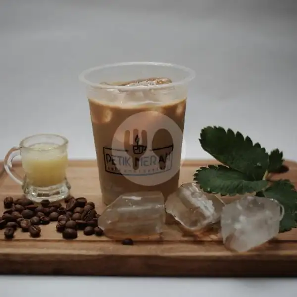 Ice Vanilla Latte | Petik Merah Cafe & Roastery, Depok