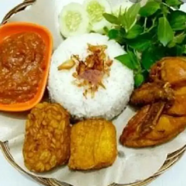 Dada NaTates | Pecel Ayam & Lele Uwa Nining, Rawajati Timur 3