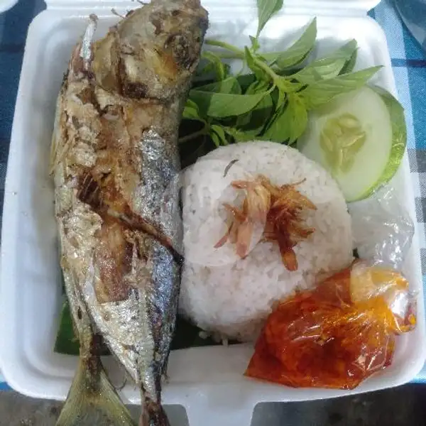 Nasi Katombo Goreng 2 Ekor Extra Pedas | Warung Ikan Katombo, S Parman