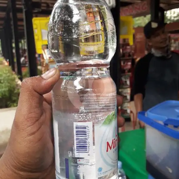 Air mineral 600 ml | Nasi Goreng Cak Abas UKM, Foodcourt Parkir Timur Senayan