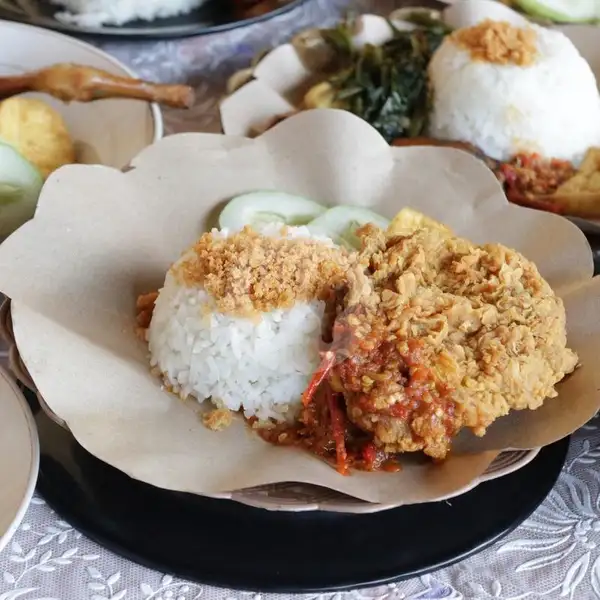 Ayam Crispy + Nasi | Ayam Goreng Nelongso, Dukuh Kupang