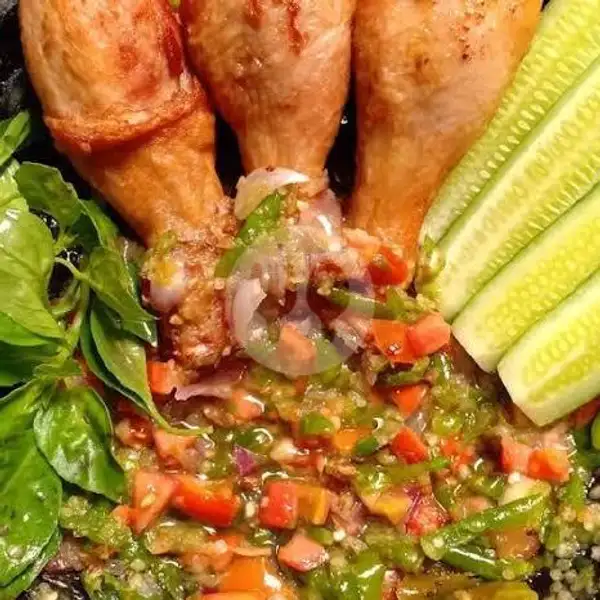 Lalapan Ayam Sambel Pecak Kecil Paket (paha/dada) | Nasgor dan Lalapan Super Nabila, Denpasar
