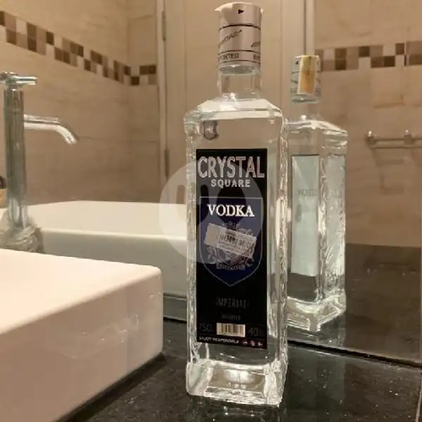 CRYSTAL SQUARE Vodka 700ml | Waroenk Abang
