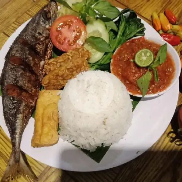 Tempong Ikan Layang Complete+nasi | Nasi Tempong Mbak Nur, Tukad Badung