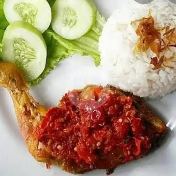 Ayam Penyet + nasi + tahu/tempe + nutrisari dingin | Ayam Presto Novi, Kampung Dalam