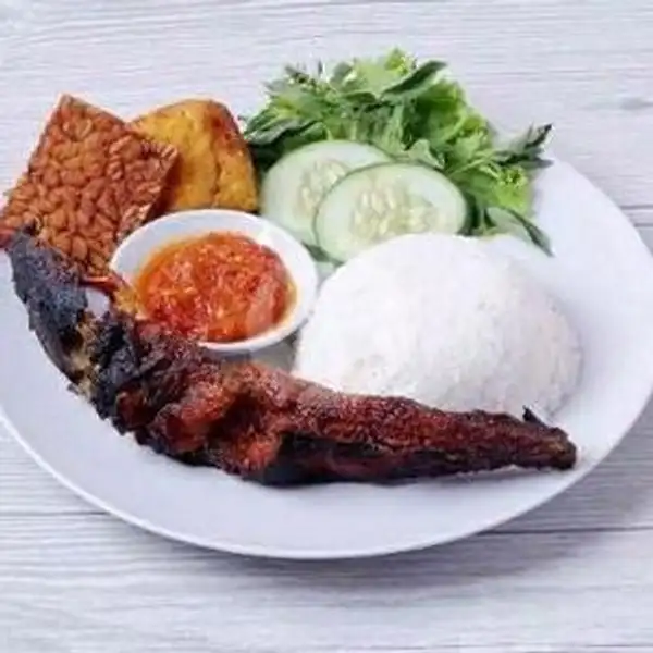 PAKET COMBO LELE BAKAR TERASI MENTUL | Nasi Ayam Bu Tun, Medoho