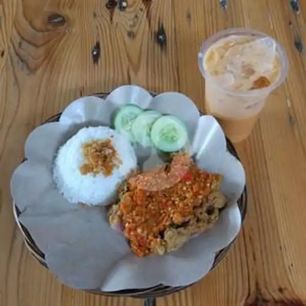 Nasi Ayam Geprek + Gratis Minum | Rachacha Thai Tea Jogja