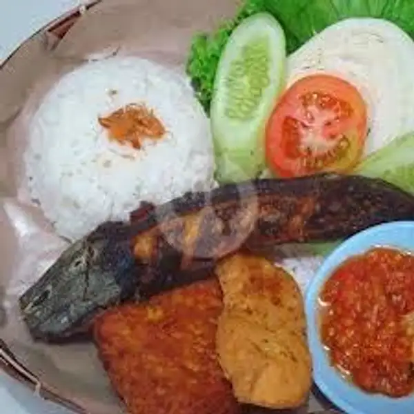 Nasi Lele + Tahu Tempe | Pecel Lele & Seafood Arip Prayuda, Sukarami
