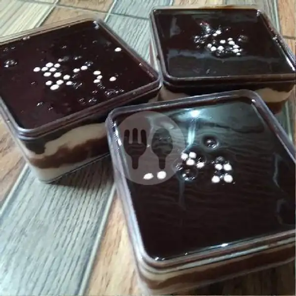 Premium Choco Cake Lumer | Premium Salad Buah & Dessert Box, Kenangan