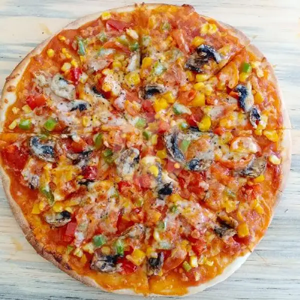 Vegetarian Pizza Medium | Black and White Renon, Denpasar