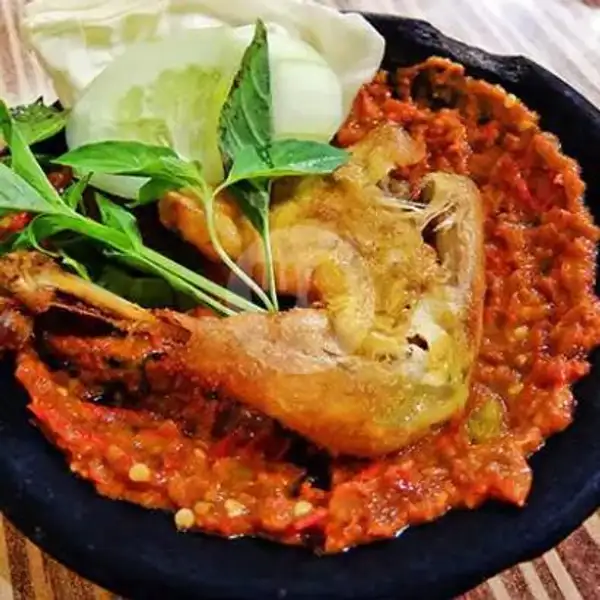Ayam Goreng Paha Penyet + Sambal + Lalap | Pecel Lele Sriwedari, Medan Satria