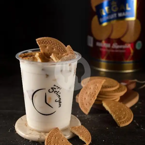 Hazelnut Regal Latte (cold) | Kopi Selingan, Sawah Besar