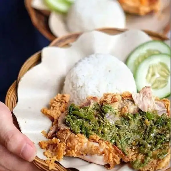 Paket Nasi+Ayam Geprek Sambal Hijau | Dapoer Yunies Mama Dika, Nini Laundre Kiloan