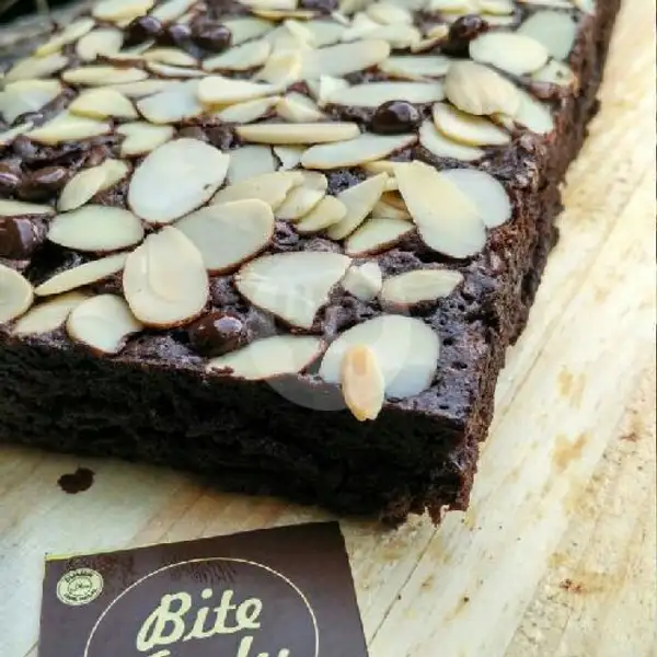 Brownies Almond | Bite Ardy Brownies Surabaya, Pucang Kerep