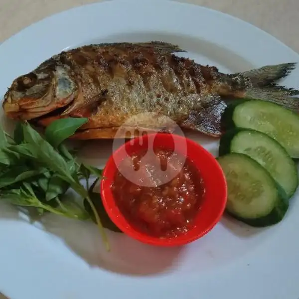 Ikan Bawal Goreng Kremes | Pondok Ikan Bakar Bu Oen, Purwokerto Timur