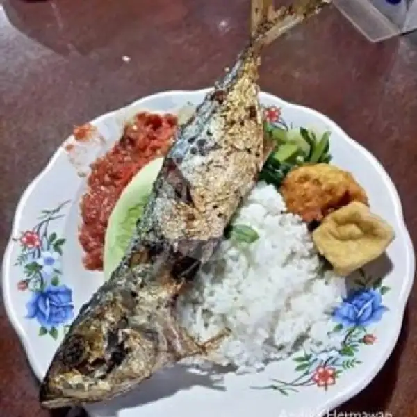 Nasi Ikan Asin | Warung Bu Anik Pos PDI, Gembong