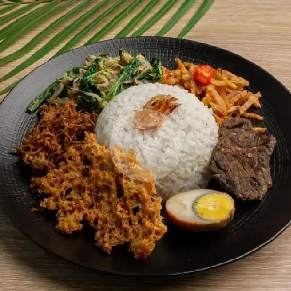 Nasi Campur Sapi Free Iced Blackcurrant | Ayam Plecing Kampung, Denpasar