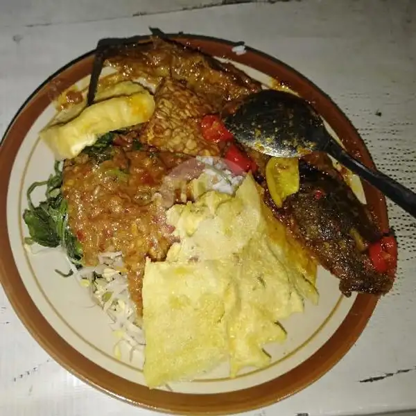 Nasi Pecel Ikan Rica-rica Lele | Warung Mak'e, Kendangsari