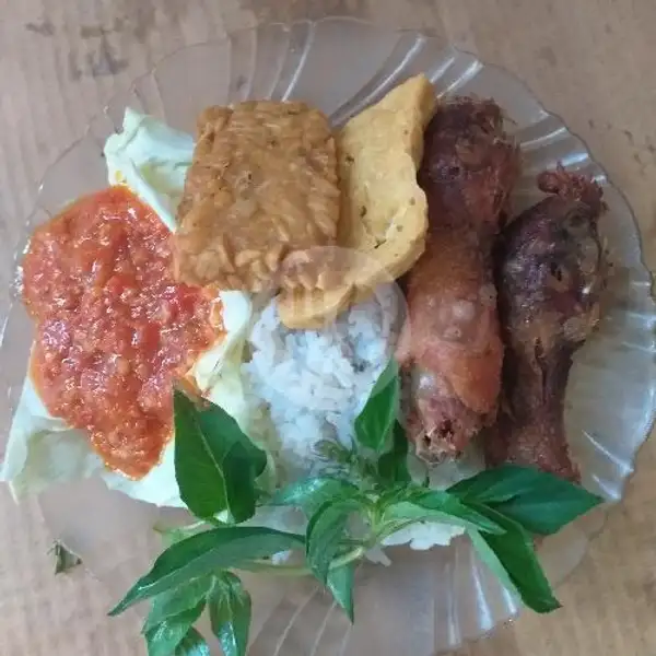 Nasi Kepala Ayam + Tahu Tempe | Nasi Goreng & Ayam Goreng Tunggal, Madyopuro