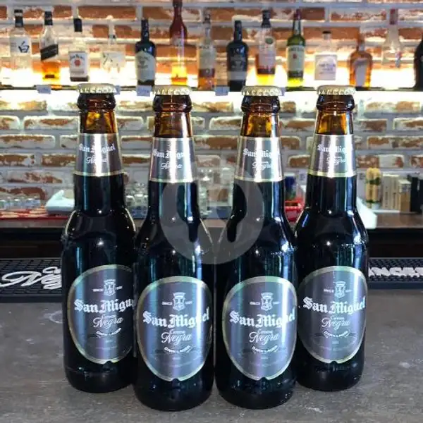 Paket San Miguel Negra 4 Botol | Beer & Co, Seminyak