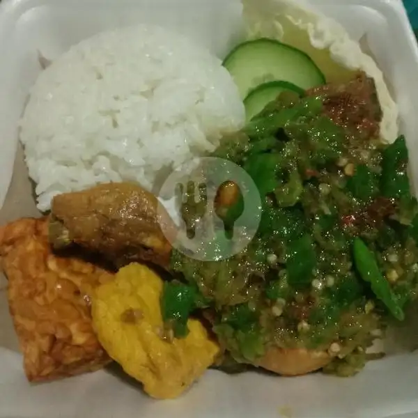 Paket Puas Sambal Ijo | Ayam Gepuk Dan Nasgor Mpok LaLa, Denpasar