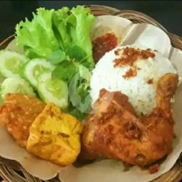 Ayam Goreng Lalapan | Warung Isma, Palapa
