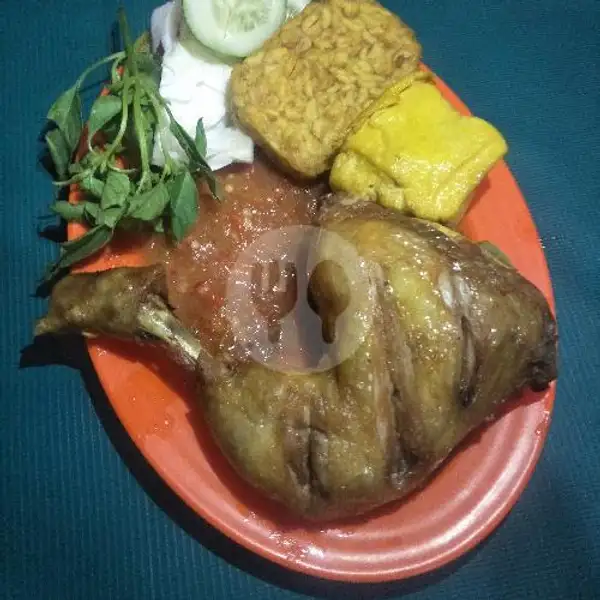 Paket Traktir Ayam+nasi+tahu+tempe+sambal+lalap | Pecel Lele Sriwedari, Medan Satria