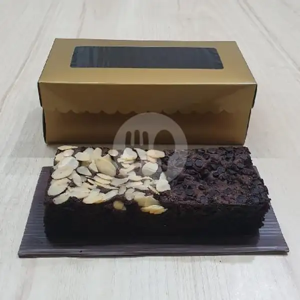 Brownies Cokelat Panggang Spesial 2 Rasa Ukuran 8 X 18cm | Pudding Memories Pik, Camar Indah 6