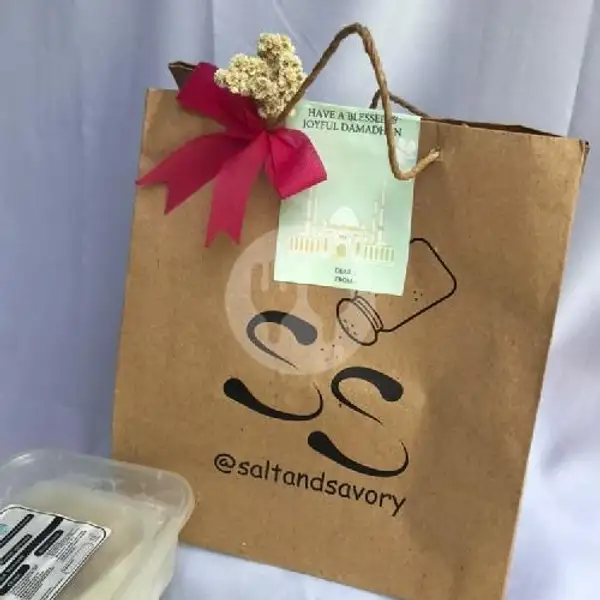 Paket Hampers (Paper Bag + Mini Flower + Greeting Card) | Salt and Savory, Gamping