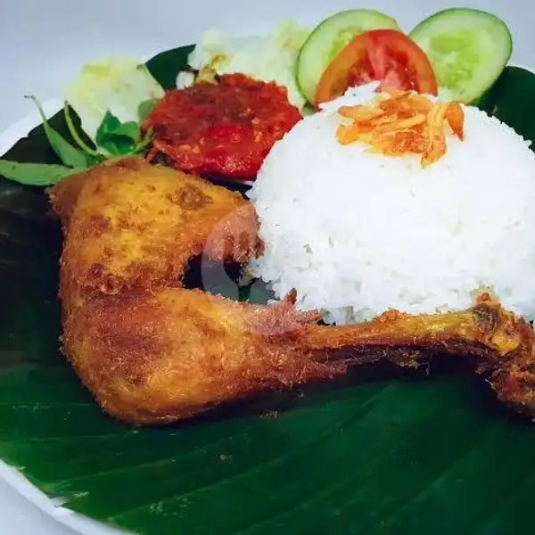 Paket Ayam Goreng + Nasi + Lalapan + Sambal + Teh | Warung Hijau, Jogonalan Kidul