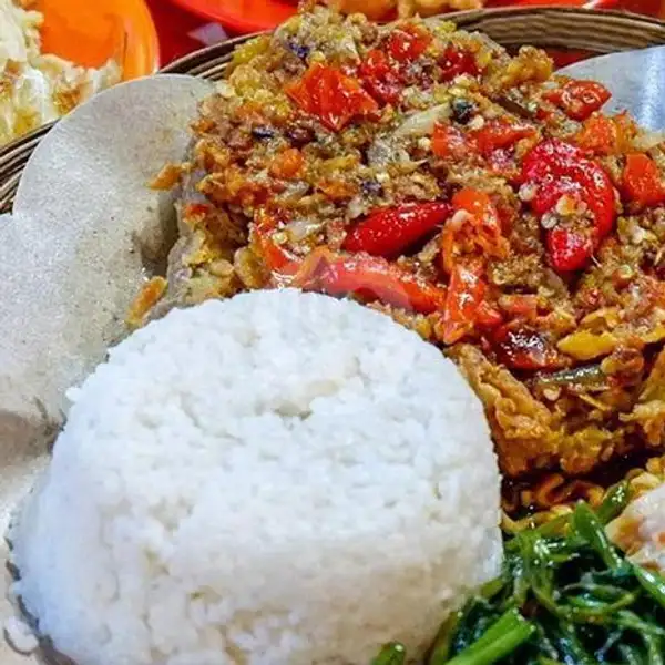 Pecel Ayam + Nasi | Bofet Biyai, Lobak