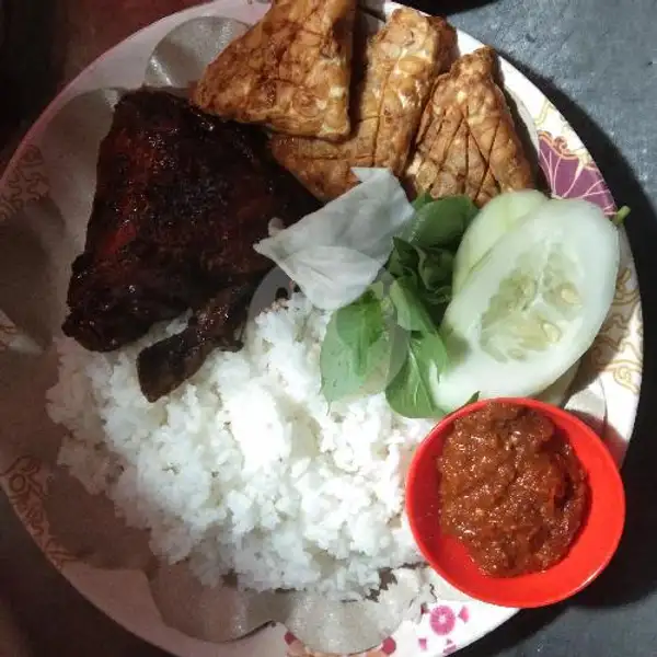 Nasi + Ayam Bakar | Yuni Pecel Lele, Pasar Pleret