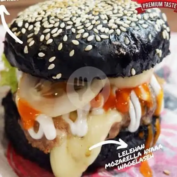 Black Burger+ Telur +Sosis +Mozarella+ Sayuran | Hotdog Mozarela Kita, Tampan