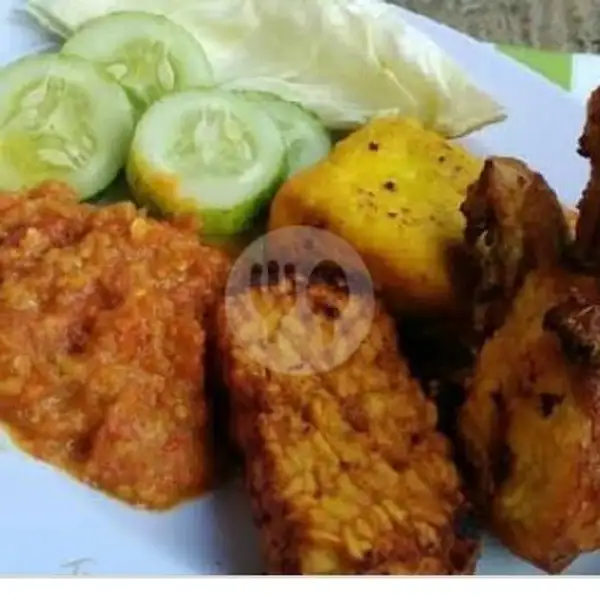 Ayam + Tahu Tempe Komplit Sambal Lalapan | Pecel Lele Gg Awug 02, Cikambuy