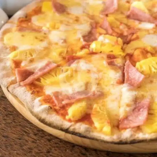 Pizza Hawaiian Medium | Piccola Stella Batam, Dermaga Sukajadi