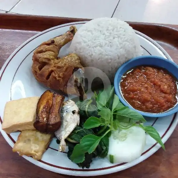 Nasi Tempong Ayam/ Ikan Laut | Stand Tiara Dewata, Mayjen Sutoyo