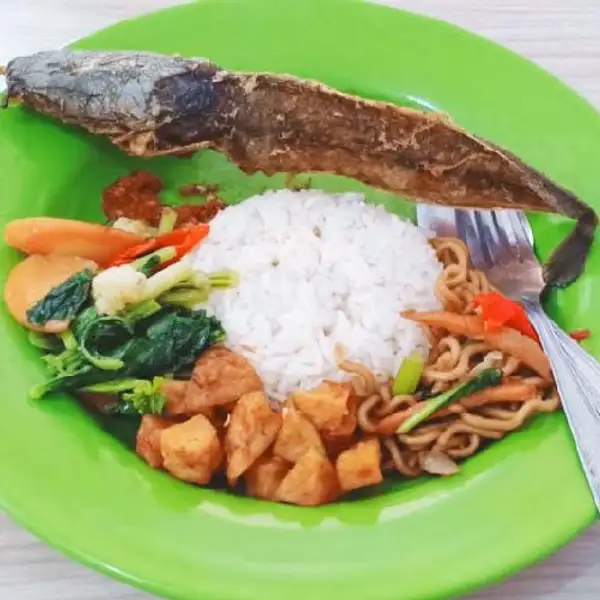 Nasi Campur + Ikan Lele | Warung Makan Tegal Sederhana