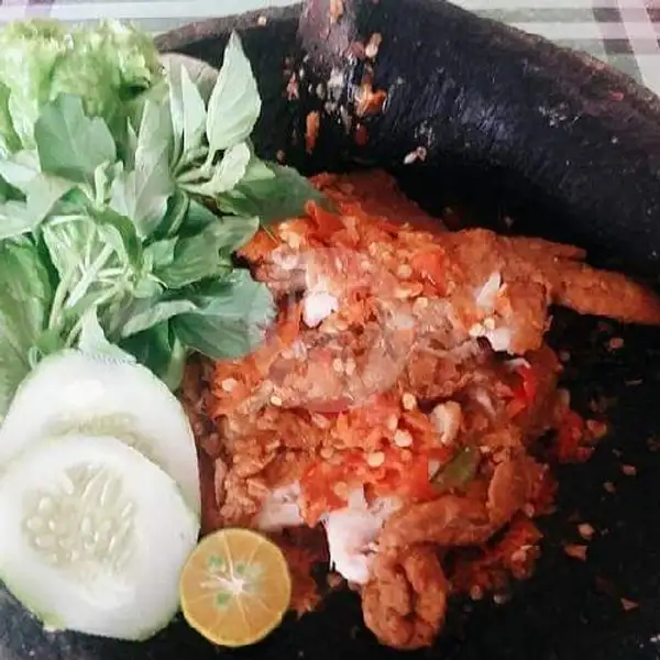 Ayam Keprek + Nasi Uduk | Warung Kampung Dhea