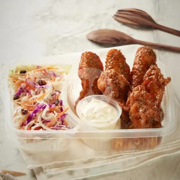 Chicken Wings (BBQ or Spicy) + Coleslaw | Fish & Co., Grand Indonesia