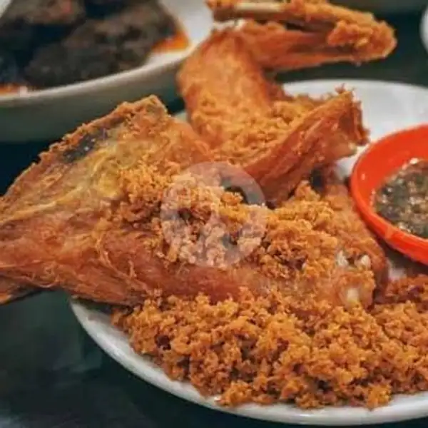 Ayam Goreng Kremes Dada + Lalapan + Sambal | Gulai Kepala Ikan Pak Umar, Pedurungan