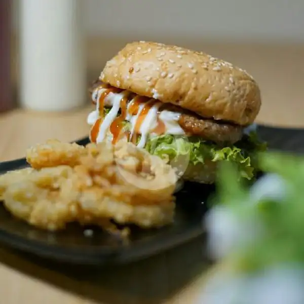Original Burger + Onion Rings | Foodpedia Sentul Bell's Place, Babakan Madang