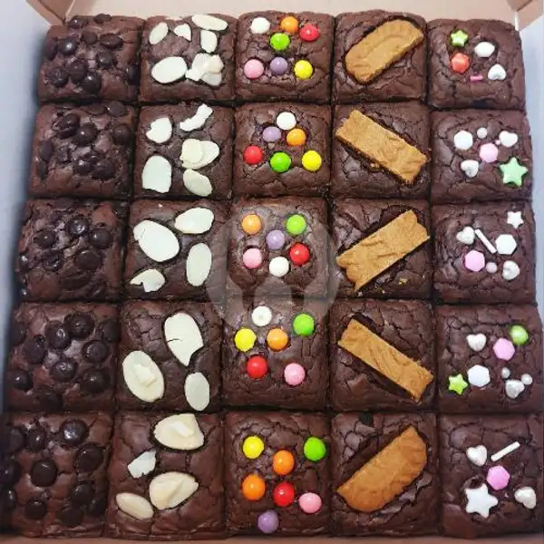 Brownies 20x20cm 5 Topping | Chicken Crispy Wings by Nina