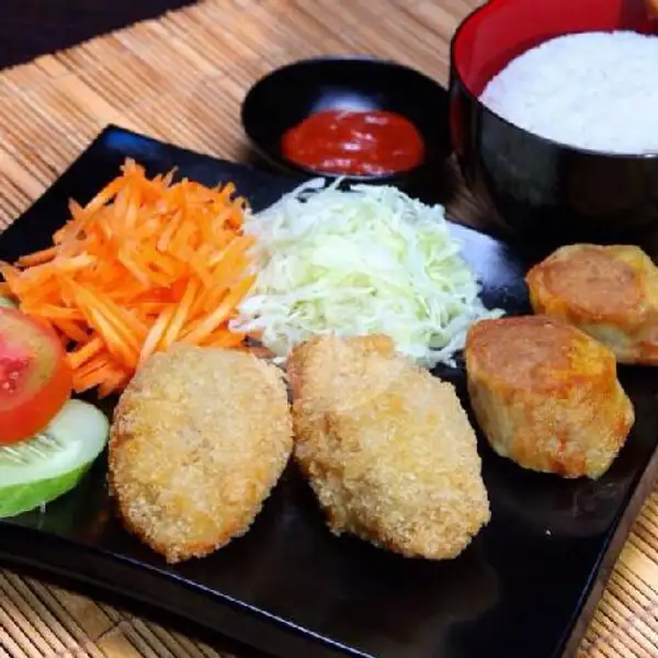 Paket Bento 2 (Nasi + Eggroll 2 + Shrimproll 2 + Salad) | Baso Aci,Pempek & Dimsum